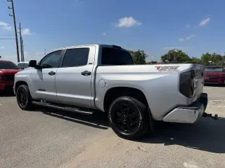 Toyota Tundra 2016 4x2 SR5 4p CrewMax Cab Pickup SB (4.6L V8)