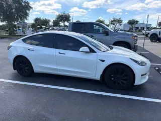 Tesla Model 3 2023 4p Sedan