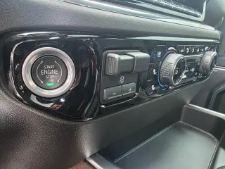 2023 Chevrolet Silverado 1500 High Country Crew Cab 4WD