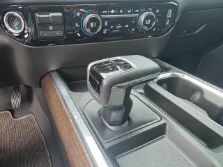 2023 Chevrolet Silverado 1500 High Country Crew Cab 4WD
