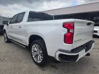 2023 Chevrolet Silverado 1500 High Country Crew Cab 4WD