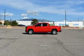 Chevrolet Silverado 1500 4WD Cabina Crew 147" RST