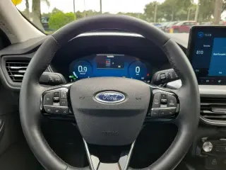 Ford Escape 2025 AWD Platinum 4dr SUV certificado. Llegada reciente! CARFAX limpio. CARFAX de un solo propietario. Precio debajo del precio de compra justo de KBB! Certificación Ford Blue Advantage, AWD. Gris metálico 2025 Ford Escape Platinum 8-Velocidad