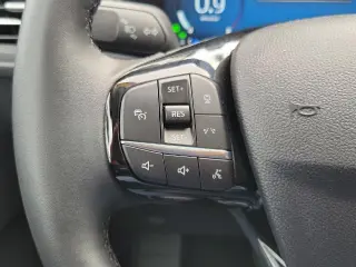 Ford Escape 2025 AWD Platinum 4dr SUV certificado. Llegada reciente! CARFAX limpio. CARFAX de un solo propietario. Precio debajo del precio de compra justo de KBB! Certificación Ford Blue Advantage, AWD. Gris metálico 2025 Ford Escape Platinum 8-Velocidad