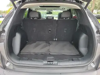 Ford Escape 2025 AWD Platinum 4dr SUV certificado. Llegada reciente! CARFAX limpio. CARFAX de un solo propietario. Precio debajo del precio de compra justo de KBB! Certificación Ford Blue Advantage, AWD. Gris metálico 2025 Ford Escape Platinum 8-Velocidad