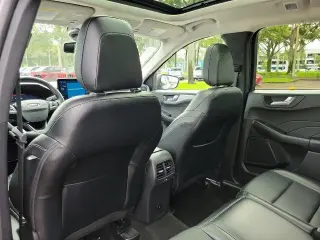 Ford Escape 2025 AWD Platinum 4dr SUV certificado. Llegada reciente! CARFAX limpio. CARFAX de un solo propietario. Precio debajo del precio de compra justo de KBB! Certificación Ford Blue Advantage, AWD. Gris metálico 2025 Ford Escape Platinum 8-Velocidad