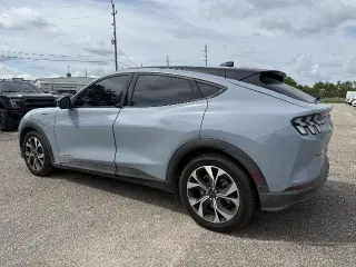 Ford Mustang Mach-E 2024 Select SUV de 4 puertas