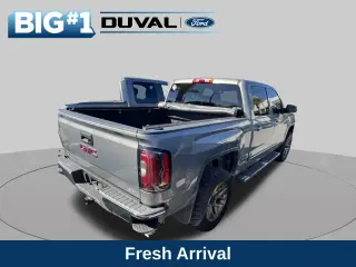 GMC Sierra 1500 2017 4x4 SLT 4 puertas Crew Cab 5.8 pies SB