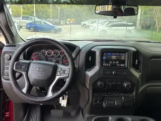Chevrolet Silverado 1500 2021 4x4 Custom Trail Boss 4p. Cabina de tripulación 5.8 ft. CB