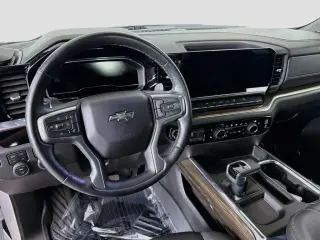 Chevrolet Silverado 1500 2024 4x4 RST 4p. Cabina de tripulação 5.8 pies CB