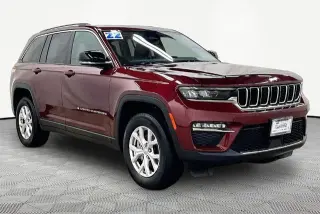 Jeep Grand Cherokee 2022 4x4 Limited 4p SUV (versión de mitad de año)