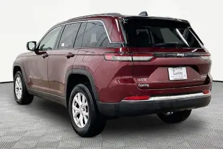 Jeep Grand Cherokee 2022 4x4 Limited 4p SUV (versión de mitad de año)