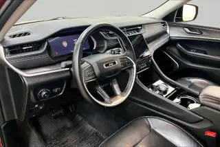 Jeep Grand Cherokee 2022 4x4 Limited 4p SUV (versión de mitad de año)