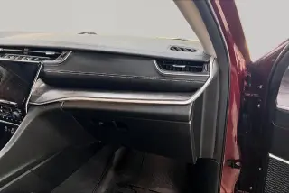 Jeep Grand Cherokee 2022 4x4 Limited 4p SUV (versión de mitad de año)