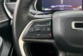 Jeep Grand Cherokee 2022 4x4 Limited 4p SUV (versión de mitad de año)