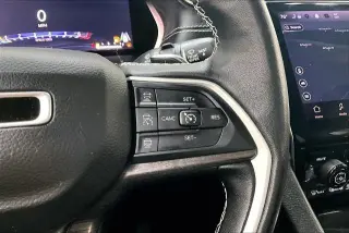 Jeep Grand Cherokee 2022 4x4 Limited 4p SUV (versión de mitad de año)