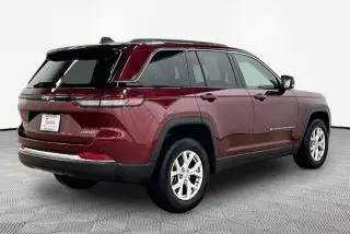 Jeep Grand Cherokee 2022 4x4 Limited 4p SUV (versión de mitad de año)