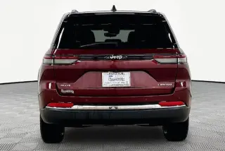 Jeep Grand Cherokee 2022 4x4 Limited 4p SUV (versión de mitad de año)