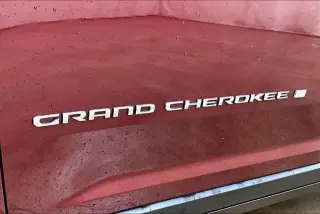 Jeep Grand Cherokee 2022 4x4 Limited 4p SUV (versión de mitad de año)