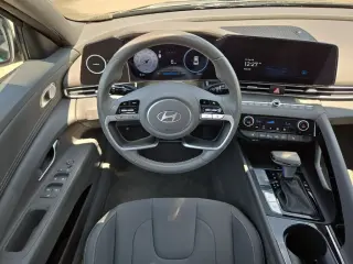 Hyundai ELANTRA 2025 SEL Confort 4p Sedan