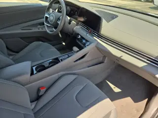 Hyundai ELANTRA 2025 SEL Confort 4p Sedan