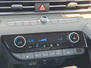 Hyundai ELANTRA 2025 SEL Confort 4p Sedan