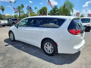 Chrysler Voyager 2024 LX 4dr Mini-Van