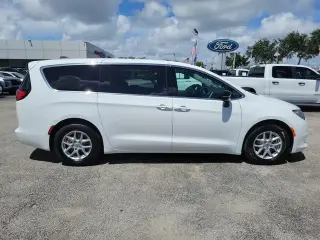 Chrysler Voyager 2024 LX 4dr Mini-Van