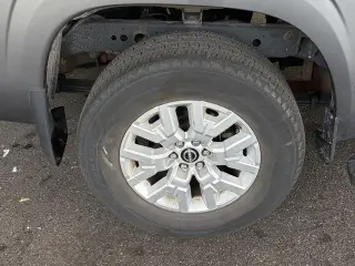 Nissan Frontier 2022 4x4 SV 4p Cab de Tripulação 5 ft. SB