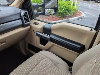 Ford F-250 Super Duty 2019 4x4 XLT 4dr Crew Cab 6.8 ft. SB Pickup