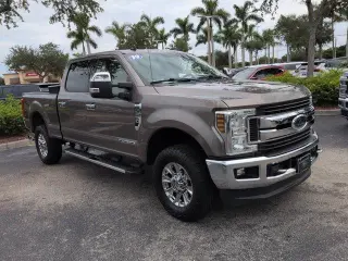 Ford F-250 Super Duty 2019 4x4 XLT 4dr Crew Cab 6.8 ft. SB Pickup