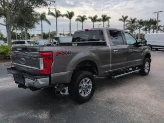 Ford F-250 Super Duty 2019 4x4 XLT 4dr Crew Cab 6.8 ft. SB Pickup