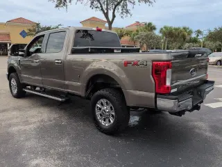 Ford F-250 Super Duty 2019 4x4 XLT 4dr Crew Cab 6.8 ft. SB Pickup