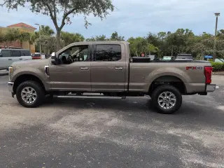 Ford F-250 Super Duty 2019 4x4 XLT 4dr Crew Cab 6.8 ft. SB Pickup