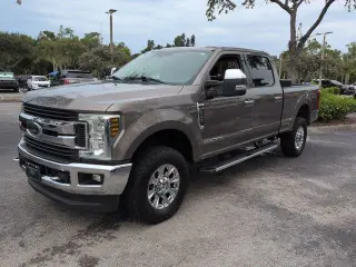 Ford F-250 Super Duty 2019 4x4 XLT 4dr Crew Cab 6.8 ft. SB Pickup