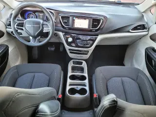 Chrysler Voyager 2023 LX 4dr Mini-Van