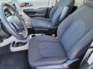 Chrysler Voyager 2023 LX 4dr Mini-Van