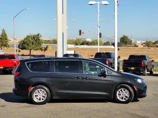 Chrysler Voyager 2023 LX 4dr Mini-Van