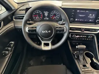Kia K5 2023 LXS 4dr Sedán