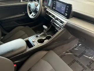 Kia K5 2023 LXS 4dr Sedán