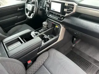 Toyota Tundra 2026 4x2 SR5 4dr CrewMax Cab Pickup SB