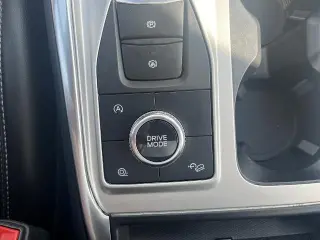 Ford Explorer 2023 4x2 XLT SUV con tracción total 4 puertas