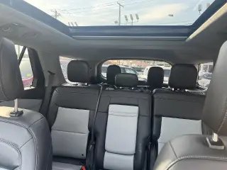 Ford Explorer 2023 4x2 XLT SUV con tracción total 4 puertas