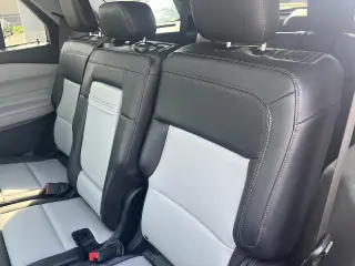 Ford Explorer 2023 4x2 XLT SUV con tracción total 4 puertas