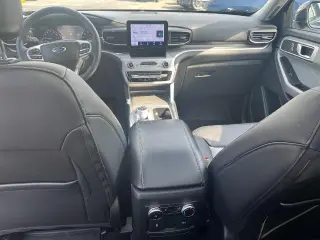 Ford Explorer 2023 4x2 XLT SUV con tracción total 4 puertas