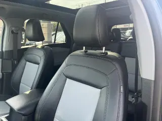 Ford Explorer 2023 4x2 XLT SUV con tracción total 4 puertas