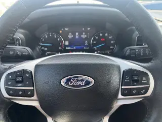 Ford Explorer 2023 4x2 XLT SUV con tracción total 4 puertas