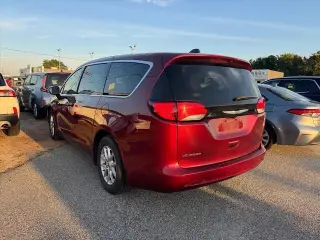 Chrysler Voyager 2023 LX 4dr Mini-Van