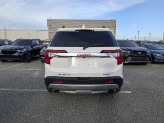 GMC Acadia 2023 4x4 SLT 4puertas SUV