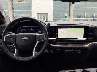 Chevrolet Silverado 1500 2026 4x4 LT 4dr Crew Cab 5.8 ft. SB con 2FL